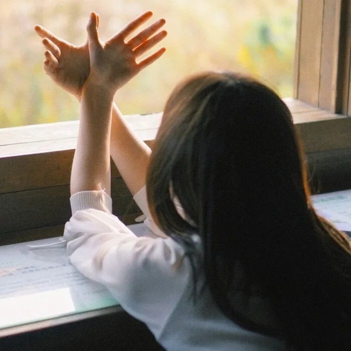 富婆、管家与男友：美妆帝国继承人丑闻